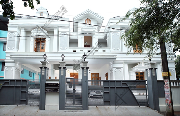 Residence At Ayyanthole, Thrissur.